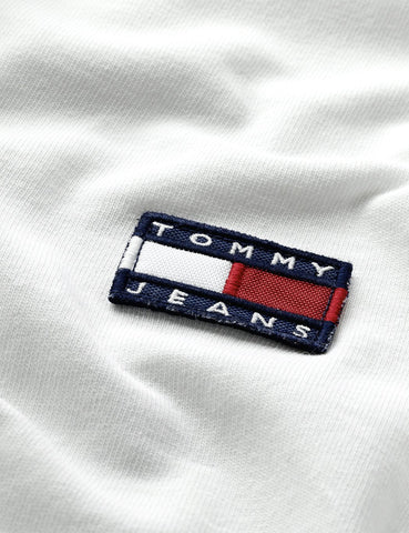 Tommy Jeans-Abzeichen-Logo-T-Shirt - Klassische