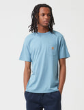 Carhartt-WIP-Taschen-T-Shirt - Cold Blue