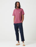 Carhartt-WIP-Taschen-T-Shirt - Dusty Fuchsia