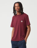 Carhartt-WIP-Taschen-T-Shirt - Merlot Red