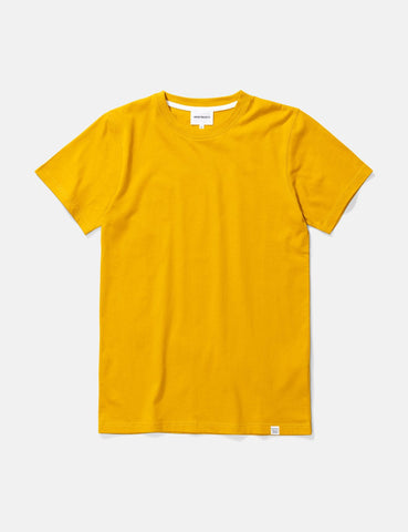 Norse Projects Niels Standard T-Shirt - Montpellier Gelb