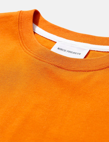 Norse Projects Niels Standard T-Shirt - Kadmiumorange