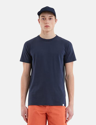 Norse Projects Niels Standard T-Shirt - Dark Navy Blau