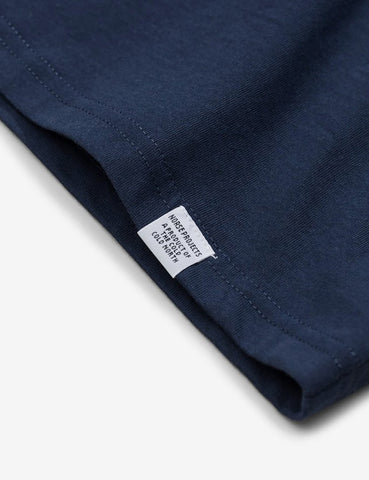 Norse Projects Niels Standard T-Shirt - Dark Navy Blau