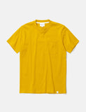 Norse Projects Johannes Taschen-T-Shirt - Montpellier Gelb