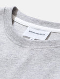 Norse Projects Niels-Center-Logo-T-Shirt - Hellgrau Melange