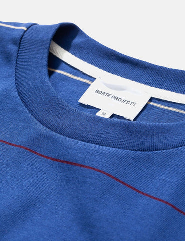 Norse Projects Johannes Dünne Streifen-T-Shirt - Blau Dämmerung