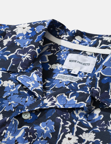 Norse Projects Carsten Freiheit Print Shirt (Kurzarm) - Dark Navy Blau