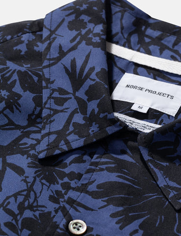 Norse Projects Carsten Blumen-Druck-Shirt - Blau Dämmerung