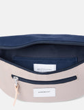 Sandqvist Aste Hip Bag - Beige / Marineblau